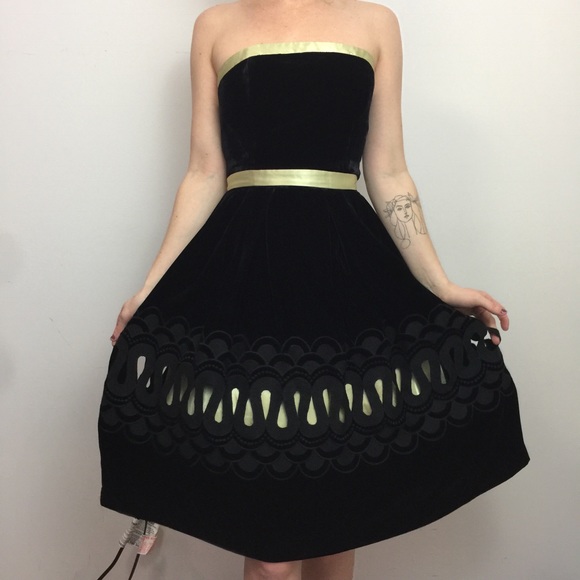 Betsey Johnson Dresses & Skirts - Betsey Johnson Evening Velvet Strapless Dress